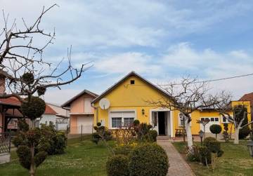 Obiteljska kuća s oranicom [Đakovo], Đakovo, Хорватия