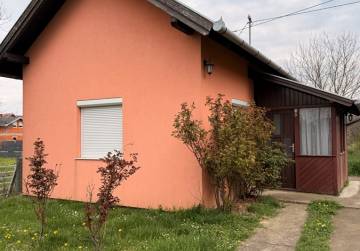 Obiteljska kuća na mirnoj lokaciji [Satnica Đakovačka], Satnica Đakovačka, Croatia