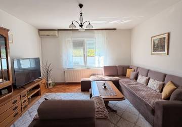 Prostrana kuća s garažom [Vučevci], Vučevci, Хорватия