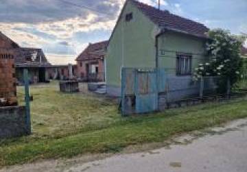 KUĆA SA POMOĆNIM ZGRADAMA ZA ADAPTACIJU - ROKOVCI, , 