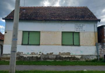 GRAĐEVINSKO ZEMLJIŠTE SA POSTOJEĆOM KUĆOM (POTPUNA ADAPTACIJA ) 1345,10 m2, Slatina, Kroatien