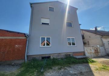 stanovi J. Ivakića 1.kat, Đakovo, Хорватия