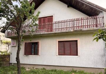 Prostrana obiteljska kuća s garažom i voćnjakom [Vrpolje], Vrpolje, Kroatien