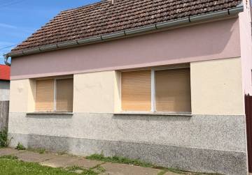 Obiteljska kuća s prostranom okućnicom [Semeljci]