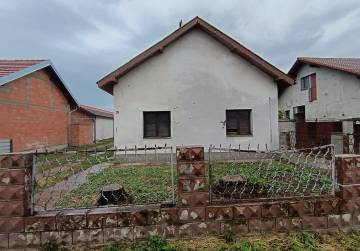 KUĆA ZA ADAPTACIJU U VUKOVARU (IDEALNA INVESTICIJSKA PRILIKA), Vukovar, Hrvatska