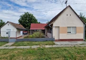 USELJIVA KUĆA I PROSTRANO IMANJE 5663 m² [BEKETINCI], Čepin, Hrvatska