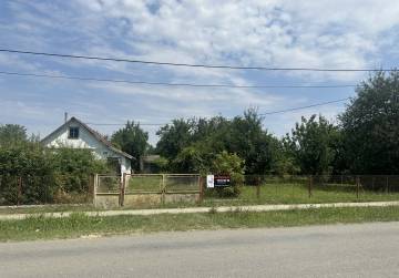 KUĆA ZA RUŠENJE NA IMANJU OD 2040 m2 [ĐURĐENOVAC]