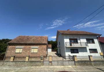 DVIJE KUĆE I OKUĆNICA 2500 m2 [CRET BIZOVAČKI]
