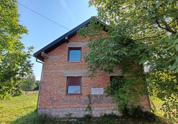 PROSTRANA KATNICA U MIRNOM NASELJU [LADIMIREVCI], Valpovo, Хорватия