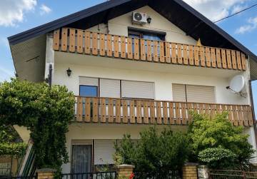 Prostrana nekretnina s 3 etaže [Županja], Županja, Kroatien