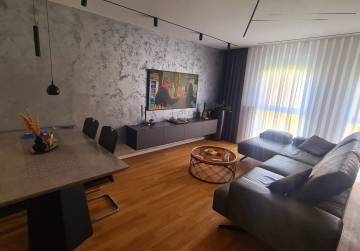 Luksuzan četverosoban stan s parkirnim mjestom u centru [Đakovo], Đakovo, Croatia