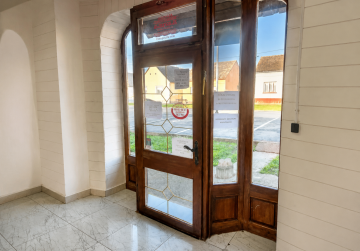 Viškovci, centar - Najam uličnog lokala 90 m² s parkingom 500€  [VIŠKOVCI]
