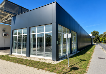 ĐURĐENOVAC, CENTAR – POSLOVNI PROSTOR 65 m² | UZ TRŽNICU | NAJAM