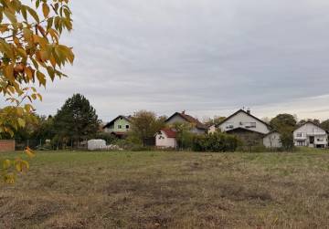 Atraktivno građevinsko zemljište na odličnoj lokaciji [Valpovo], Valpovo, Kroatien