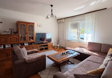 Prostrana kuća s garažom [Vučevci], Vučevci, Хорватия