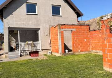 Prostrana kuća s garažom [Vučevci], Vučevci, Хорватия