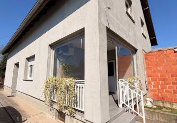 Prostrana kuća s garažom [Vučevci], Vučevci, Хорватия