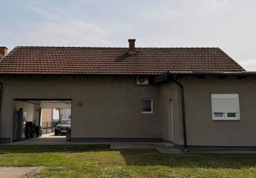 Lijepa obiteljska kuća s terasom [Vinkovci], Vinkovci, Hrvatska