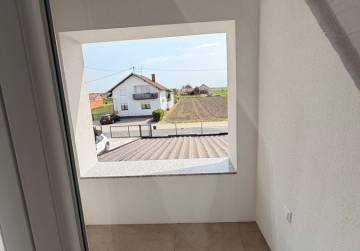 Lijepa obiteljska kuća s terasom [Vinkovci], Vinkovci, Hrvatska