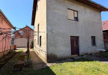 Kuća katnica s prostranim dvorištem [Vinkovci], Vinkovci, Kroatien