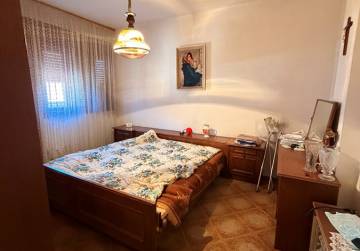 Kuća katnica s prostranim dvorištem [Vinkovci], Vinkovci, Kroatien