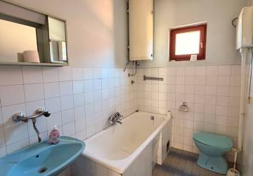 Kuća katnica s prostranim dvorištem [Vinkovci], Vinkovci, Kroatien