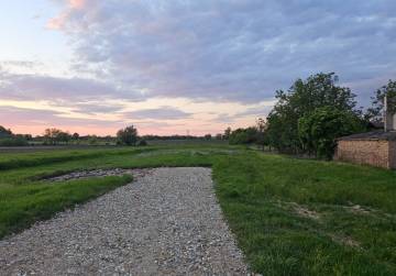 GRAĐEVINSKO ZEMLJIŠTE U TENJI (3100 m²), Osijek, Kroatien