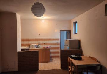 PROSTRANA KUĆA S VELIKIM POTENCIJALOM U OPATOVCU (547m²), Vukovar, Hrvatska