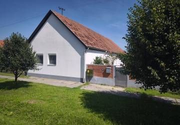 NAMJEŠTENA I ODMAH USELJIVA KUĆA U VELIMIROVCU, Našice, Croatia