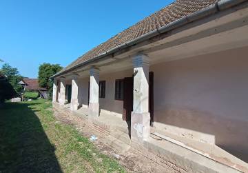 KUĆA  I POMOĆNE ZGRADE ZA ADAPTACIJU ILI RUŠENJE U MARJANČACIMA, Valpovo, Хорватия