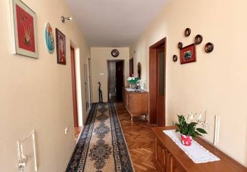 Obiteljska kuća, ljetna kuhinja i garaža [Semeljci], Semeljci, Hrvatska