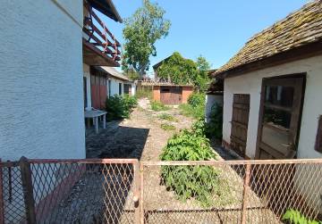 PROSTRANO SEOSKO IMANJE ZA ADAPTACIJU U LOVASU, Vukovar, Kroatien