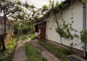 Prostrana obiteljska kuća s garažom i voćnjakom [Vrpolje], Vrpolje, Kroatien