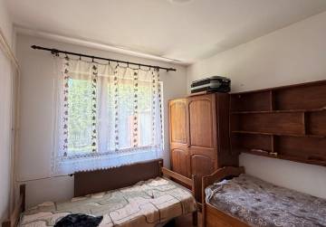 Prostrana obiteljska kuća s garažom i voćnjakom [Vrpolje], Vrpolje, Kroatien