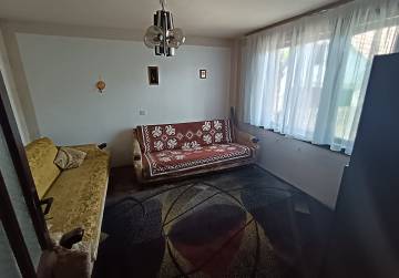 Prostrana obiteljska katnica s 8 soba, garažom i gospodarskim zgradama u okolici Osijeka, Osijek, Hrvatska