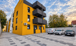 Đakovo, strogi centar – parkirno mjesto u privatnom dvorištu | rampa i videonadzor, Đakovo, Hrvatska