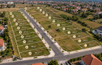 23 GRAĐEVINSKE PARCELE 276–561 m² | NOVO STAMBENO NASELJE + PROJEKT [Vinkovci], Vinkovci, Хорватия