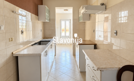 OBITELJSKA KUĆA 127 m² S DVORIŠTEM [Osijek, Osijek, Croatia