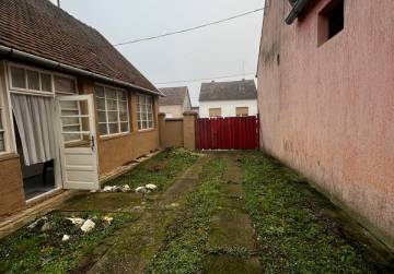 Kuća s okućnicom [Đakovo], Đakovo, Croatia