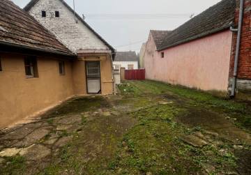 Kuća s okućnicom [Đakovo], Đakovo, Croatia