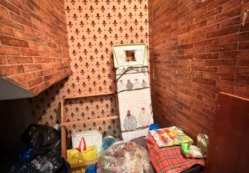 Obiteljska kuća s velikom okućnicom i pomoćnim objektima [Dopsin], Osijek, Hrvatska