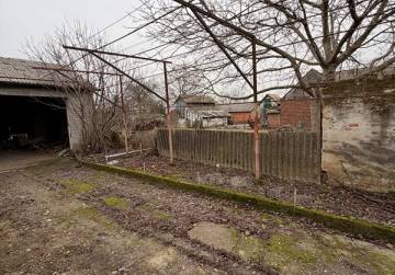 Obiteljska kuća s velikom okućnicom i pomoćnim objektima [Dopsin], Osijek, Hrvatska