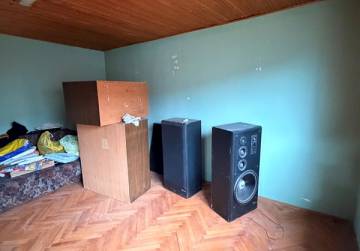 Obiteljska kuća s velikom okućnicom i pomoćnim objektima [Dopsin], Osijek, Hrvatska