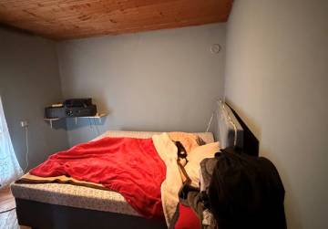 Obiteljska kuća s velikom okućnicom i pomoćnim objektima [Dopsin], Osijek, Hrvatska