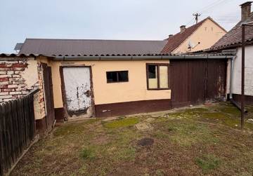 Obiteljska kuća s većom okućnicom [Viškovci], Viškovci, Hrvatska