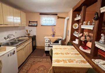 Obiteljska kuća s većom okućnicom [Viškovci], Viškovci, Hrvatska