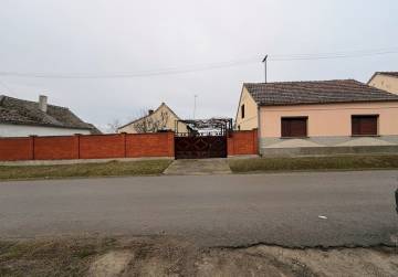 Obiteljska kuća s većom okućnicom [Viškovci], Viškovci, Hrvatska