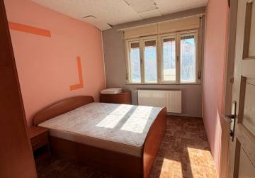 Obiteljska kuća na traženoj lokaciji [Đakovo], Đakovo, Хорватия