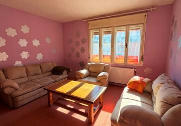 Obiteljska kuća na traženoj lokaciji [Đakovo], Đakovo, Хорватия