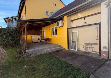 Obiteljska kuća na traženoj lokaciji [Đakovo], Đakovo, Хорватия